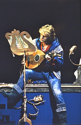 Paul Nicholas as Blondel in Blondel