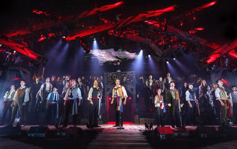 The Company of Les Misérables: The Arena Concert Spectacular
