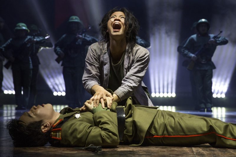 Eva Noblezada as Kim and Kwang Ho Hong as Thuy